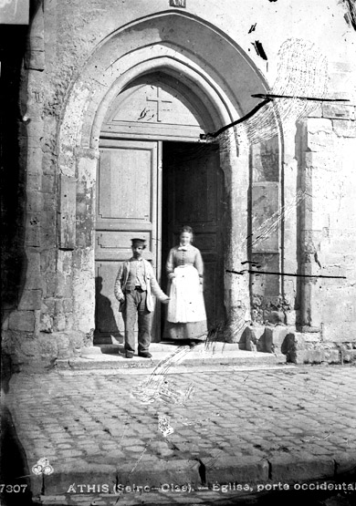 Le portail de l'église avant restauration (1889).