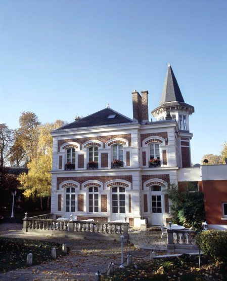 L'un des pavillons de l'asile du docteur Falret, dit pavillon des colonnes, encore visible dans le parc Frédéric-Pic.