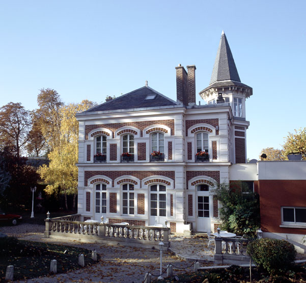 L'un des pavillons de l'asile du docteur Falret, dit pavillon des colonnes, encore visible dans le parc Frédéric-Pic.