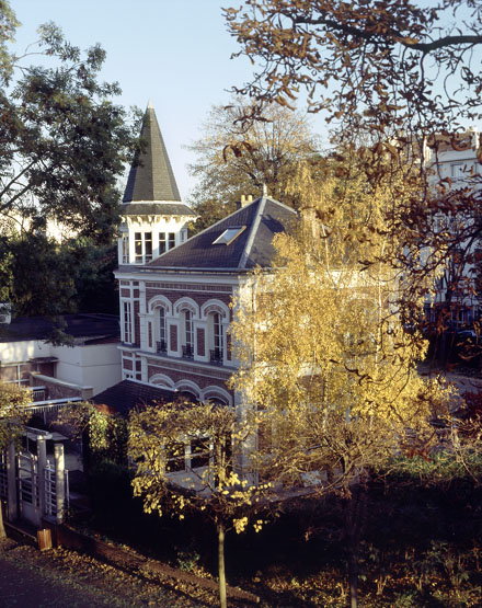 L'un des pavillons de l'asile du docteur Falret, dit pavillon des colonnes, encore visible dans le parc Frédéric-Pic.