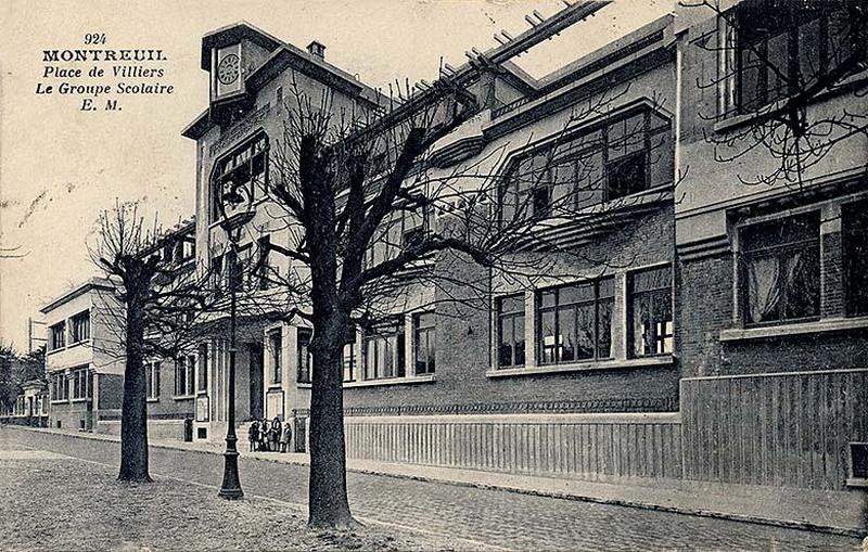 Montreuil. Place de Villiers. Le groupe scolaire, carte postale, éd. E.M., vers 1930