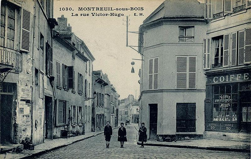 Montreuil-sous-bois. La rue Victor Hugo, carte postale, ed. E.M., début 20e siècle.