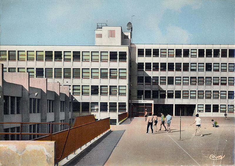 Lycée de Montreuil.