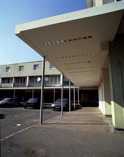 Vue d'une galerie du centre commercial (groupe Bel-Air).