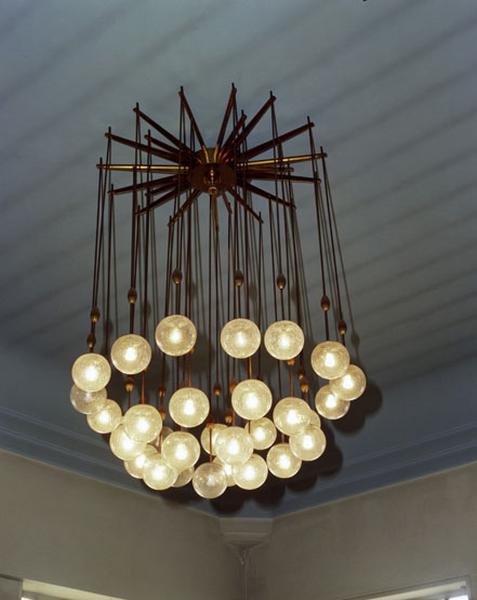 Lustre de la buvette.