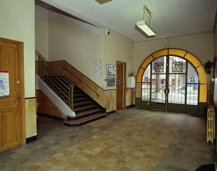 Vue du hall d'entrée de l'école primaire