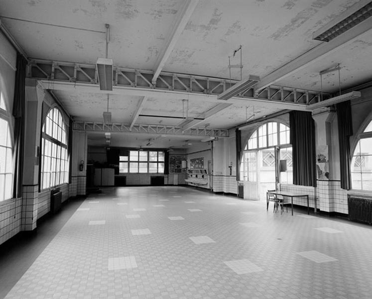 Vue d'ensemble de la salle de gymnastique