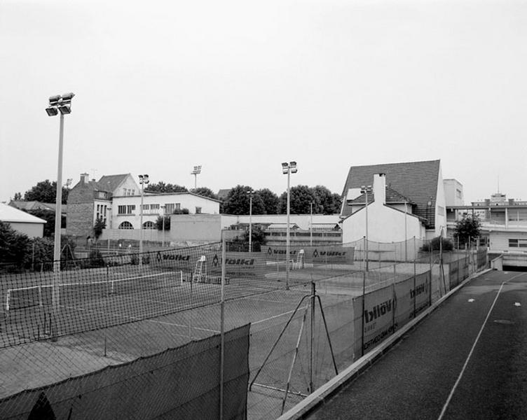 Vue d'ensemble du groupe scolaire depuis la rue de la Nouvelle France
