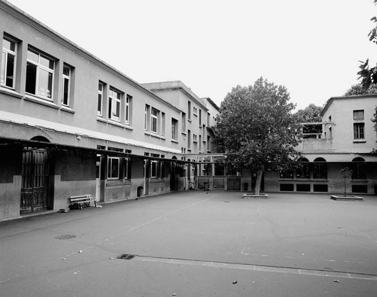 Ecole la Boissière : vue d'ensemble de la cour