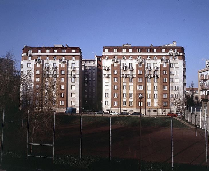 Vue d'ensemble du groupe de HBM Tanagra depuis la rue Parmentier.