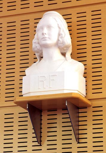 Buste de Marianne sculpté par Bouchard, dans la salle des séances du Conseil général.