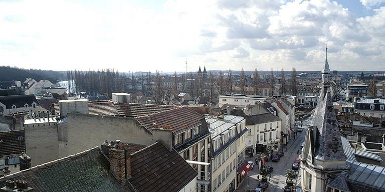 Les toits de Melun, vus depuis le sommet de l'église Saint-Aspais (vers le sud).