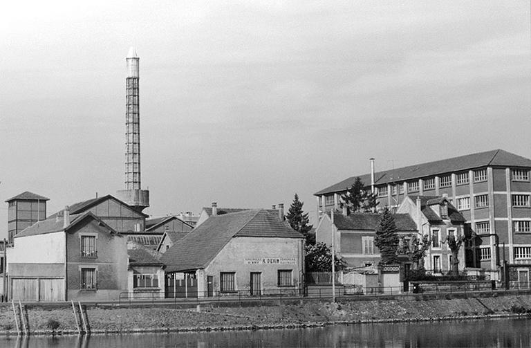 L'usine Vernin (dossier IA77000568) et la forge Devin, vues du nord.