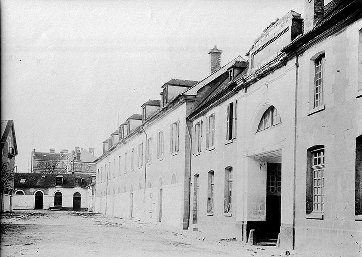 Revers de la façade de la rue Saint-Ambroise : partie sud.