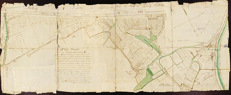 Plan visuel de la section extra-muros K, comprise et limitée au nord par la grande route de Paris à Melun, midy par le chemin de Corbeil à Melun, les terres de la ferme de Marchais Marais ensuivant les bornes, au couchant par le chemin des Trois-Noyers, le ruisseau de la Fontaine-la-Reine au Midy et le chemin de Fontaine-la-Reine à celuy de boissise la Bertrand, la terre ensuite de la veuve Crévoulin, le chemin de Melun au nord le clos Jaquet jusqu'à la rivière de Seine enssuivant toujours les bornes séparant le teroir du Mée d'avec celuy de Melun, au nord bornée par le faubourg Barthélemy, le clos de la citoyenne Levesque de Jolie Mont, et le clos du citoyen Dupont, et au couchant par les bois de Verd-Denis commune du Port, et dans laquelle section sont les maisons, cours, clos et jardins des citoyens Pruneau, Pepin, Jobart et Jaquet, ainsy que le clos entourré de hayes vives du citoyen Cadot ex-curé de Saint-Barthélemy, derrière celuy dudit Jaquet.