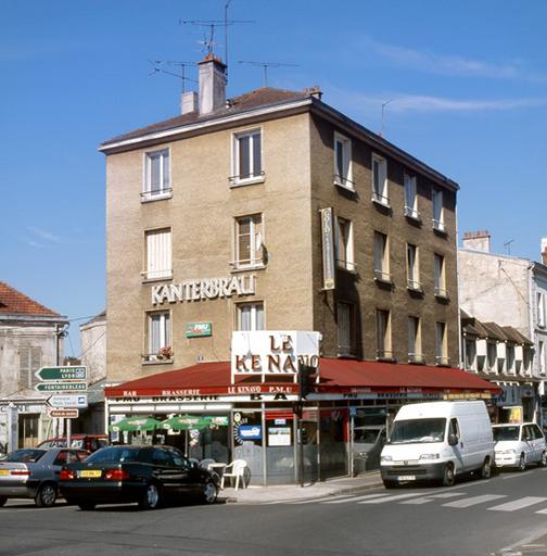Immeuble de la Reconstruction, 1 quai Hippolyte-Rossignol, au débouché du pont sur le bras sud de la Seine : vue générale, depuis l'est.