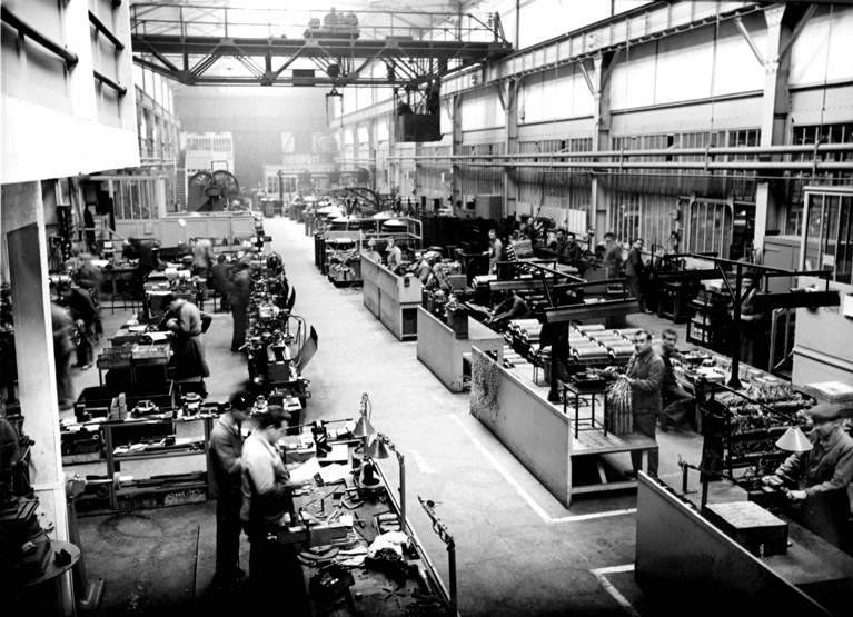 L'atelier mécanique d'équipements et de boîtes Pupin vers 1950.