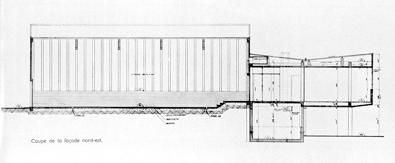 Coupe transversale de la façade nord-est.