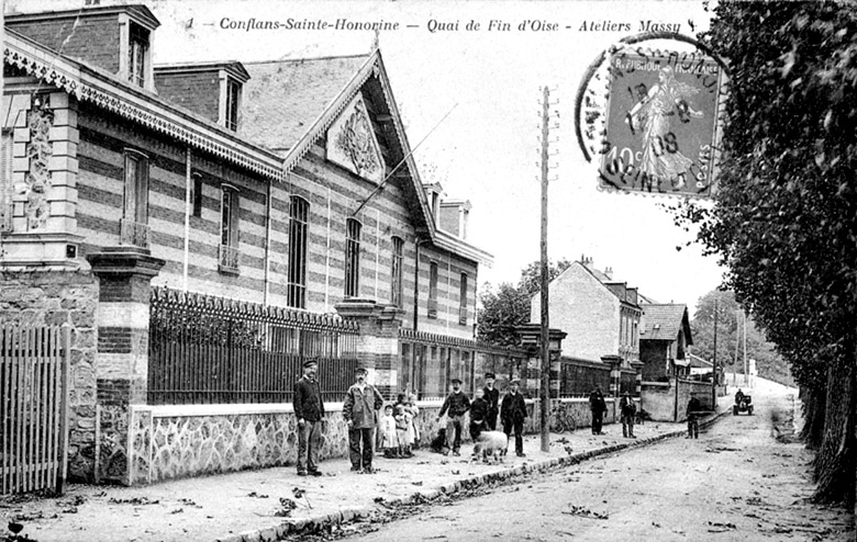 Vue d'ensemble de la façade.