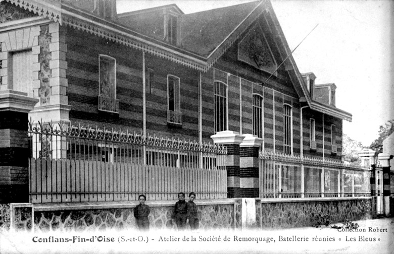 Vue d'ensemble de la façade.
