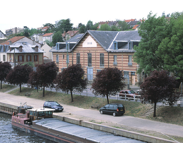 Vue d'ensemble de la façade.