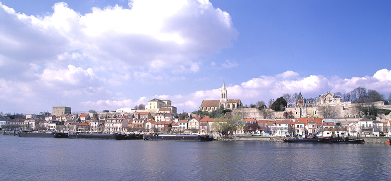 Vue d'ensemble de la ville ancienne depuis la rive gauche.