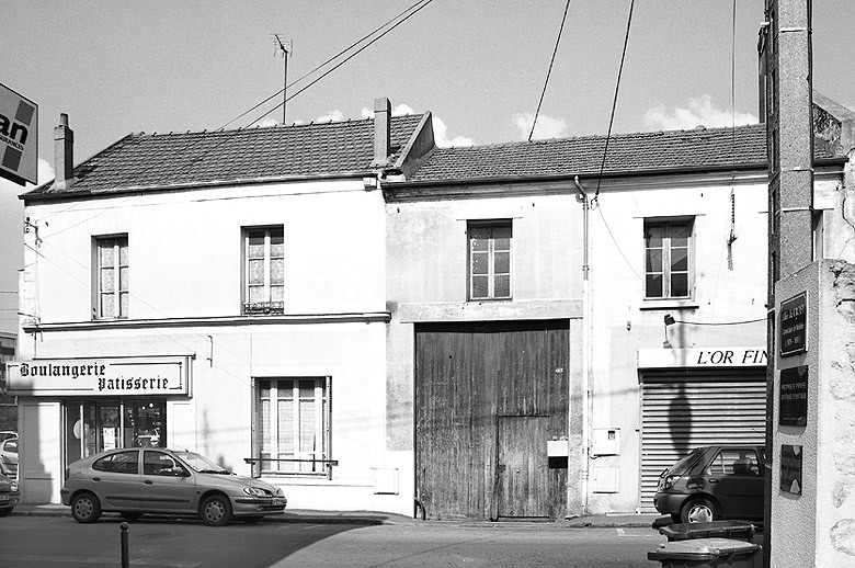 Vue d'ensemble de la façade sur rue.