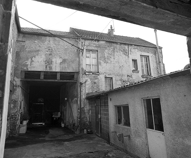 Façade arrière du bâtiment sur rue.