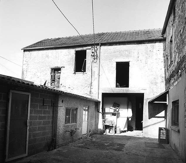 Façade antérieure du bâtiment sur cour.