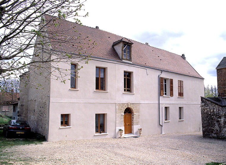 La façade principale récemment restaurée.