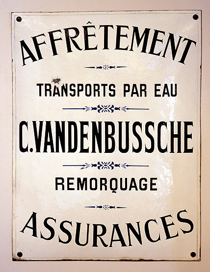 Ancienne plaque du bureau d'affrètement, actuellement au musée de la batellerie.