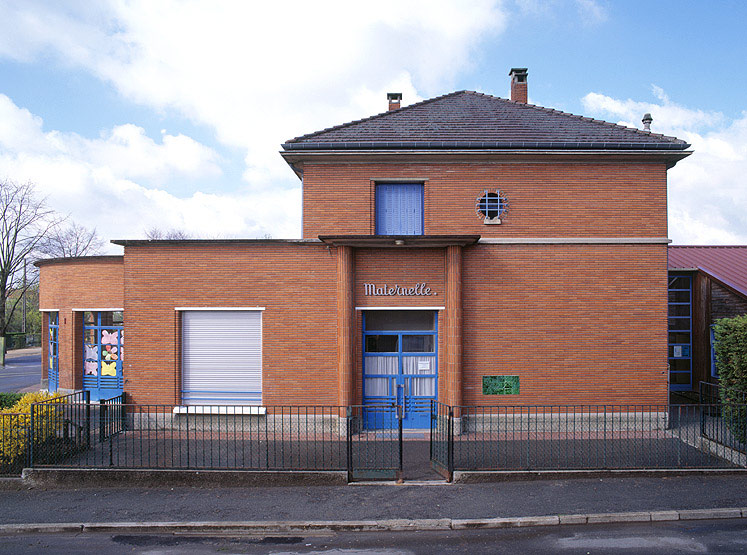 Façade latérale de l'école maternelle.