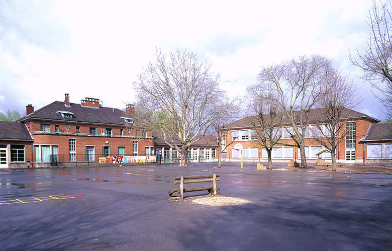 Vue d'ensemble de l'école primaire.