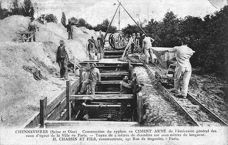 Construction du siphon en ciment armé de l'émissaire des eaux usées de Paris.