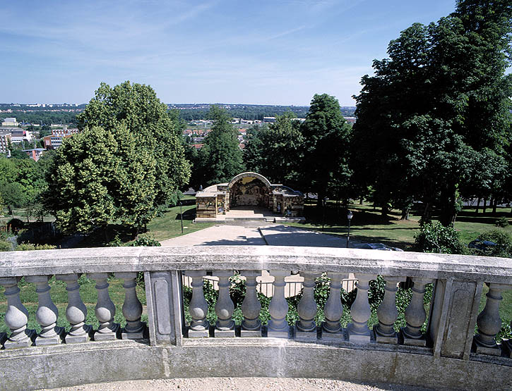 Vue du théâtre de plein air, de la terrasse du château.