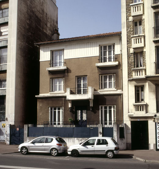 Vue d'ensemble prise depuis la rue.