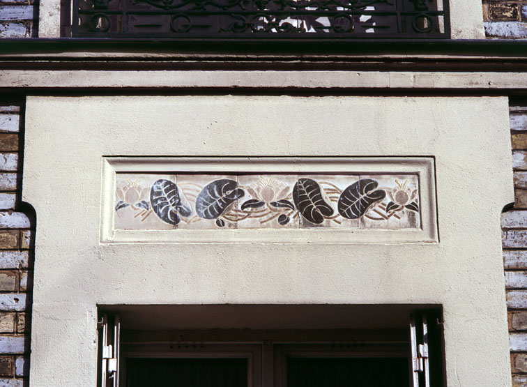 Vue prise depuis la rue.