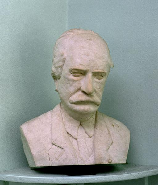 Buste en plâtre de Marcellin Berthelot.