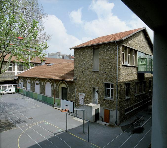 Salle des fêtes-héâtre : élévation extérieure depuis la cour.