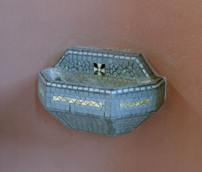 Bénitier en mosaïque.