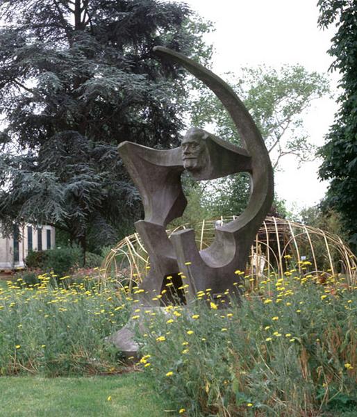 Parc : monument Daniel Renoult