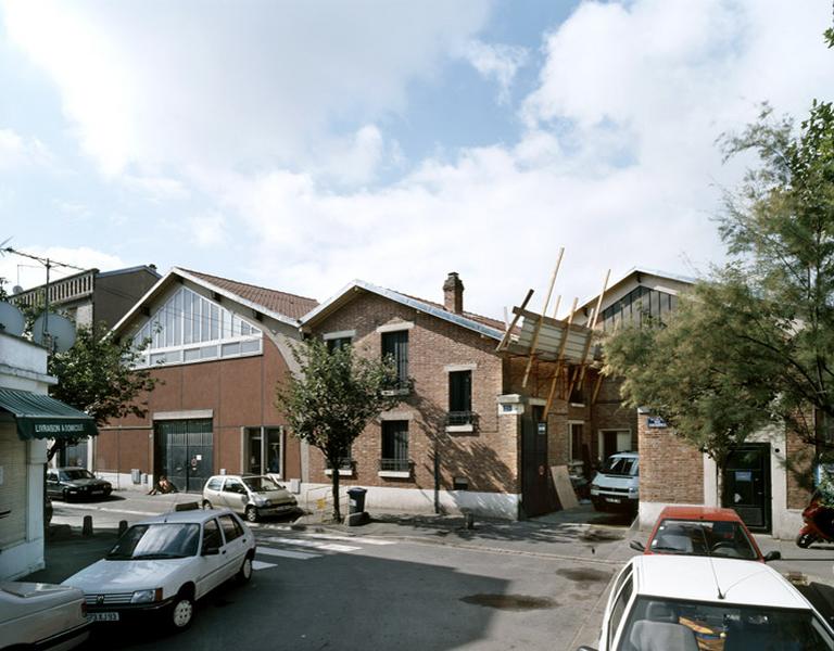Façade antérieure, vue depuis l'angle de la rue Pasteur et de l'avenue Pasteur et de la rue Chassagnolle.