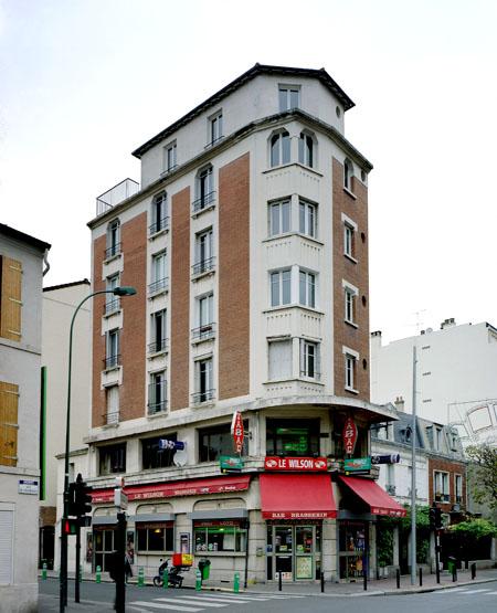 Elévation sur rue : vue d'ensemble.