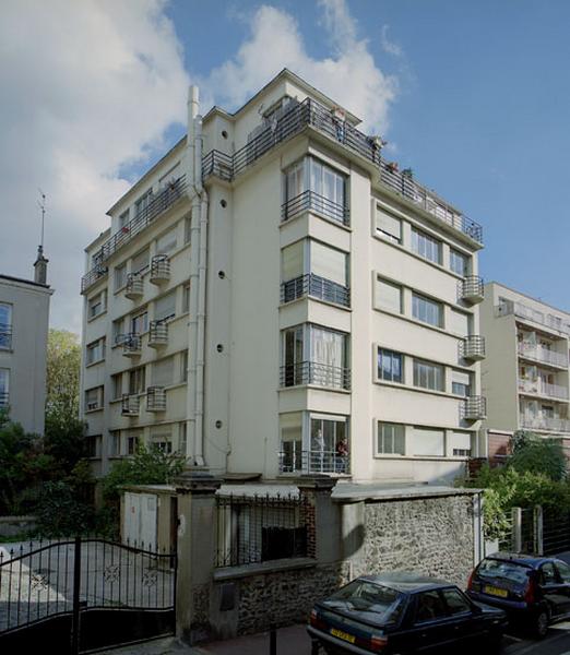 Elévation sur rue : vue d'ensemble.
