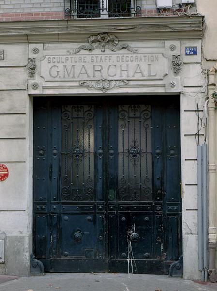 Elévation sur rue : portail.