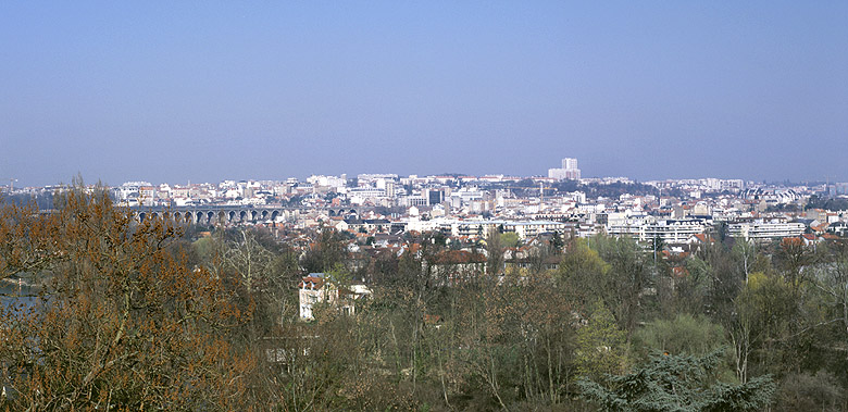 Vue de Nogent et du Perreux prise des hauteurs de Bry-sur-Marne.