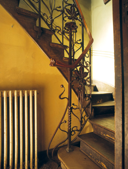 Détail du départ de la rampe d'escalier.