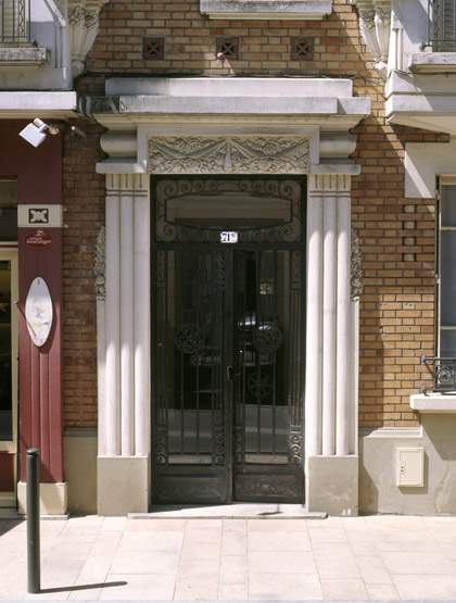 Détail de la porte d'entrée.