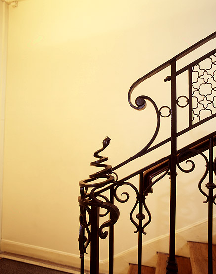 Vue du départ de la rampe d'escalier.