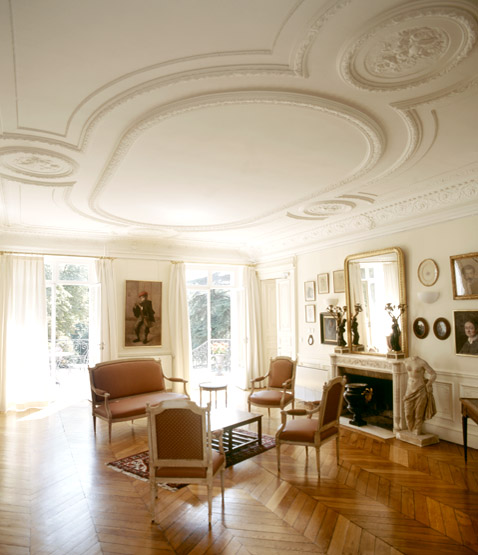 Vue intérieure d'un salon.